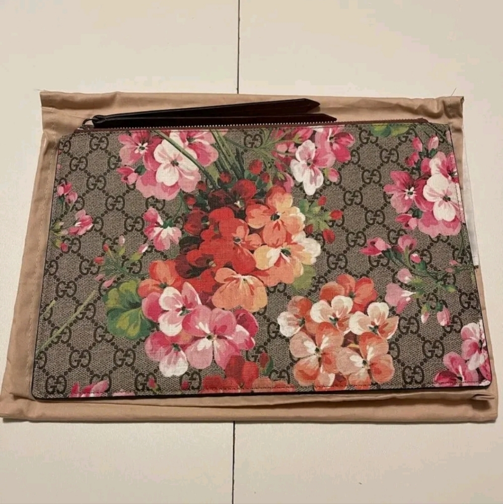 Gucci GG Blooms Floral Print Leather Clutch Purse